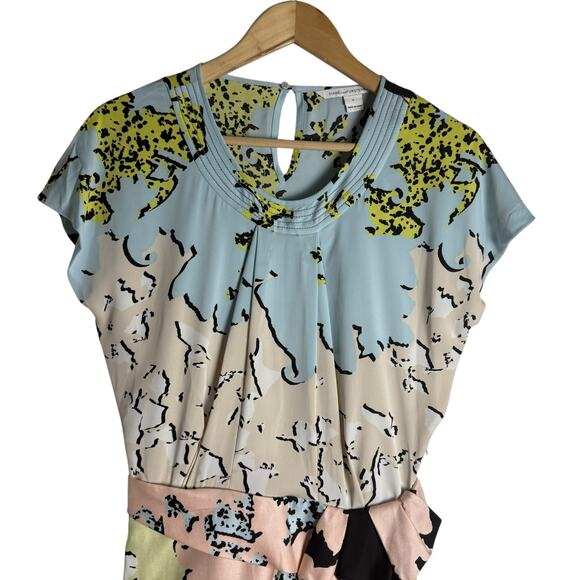 Diane von Furstenberg Silk Abstract Print Short Sleeve Sheath Mini Dress Size 0 - Picture 2 of 11